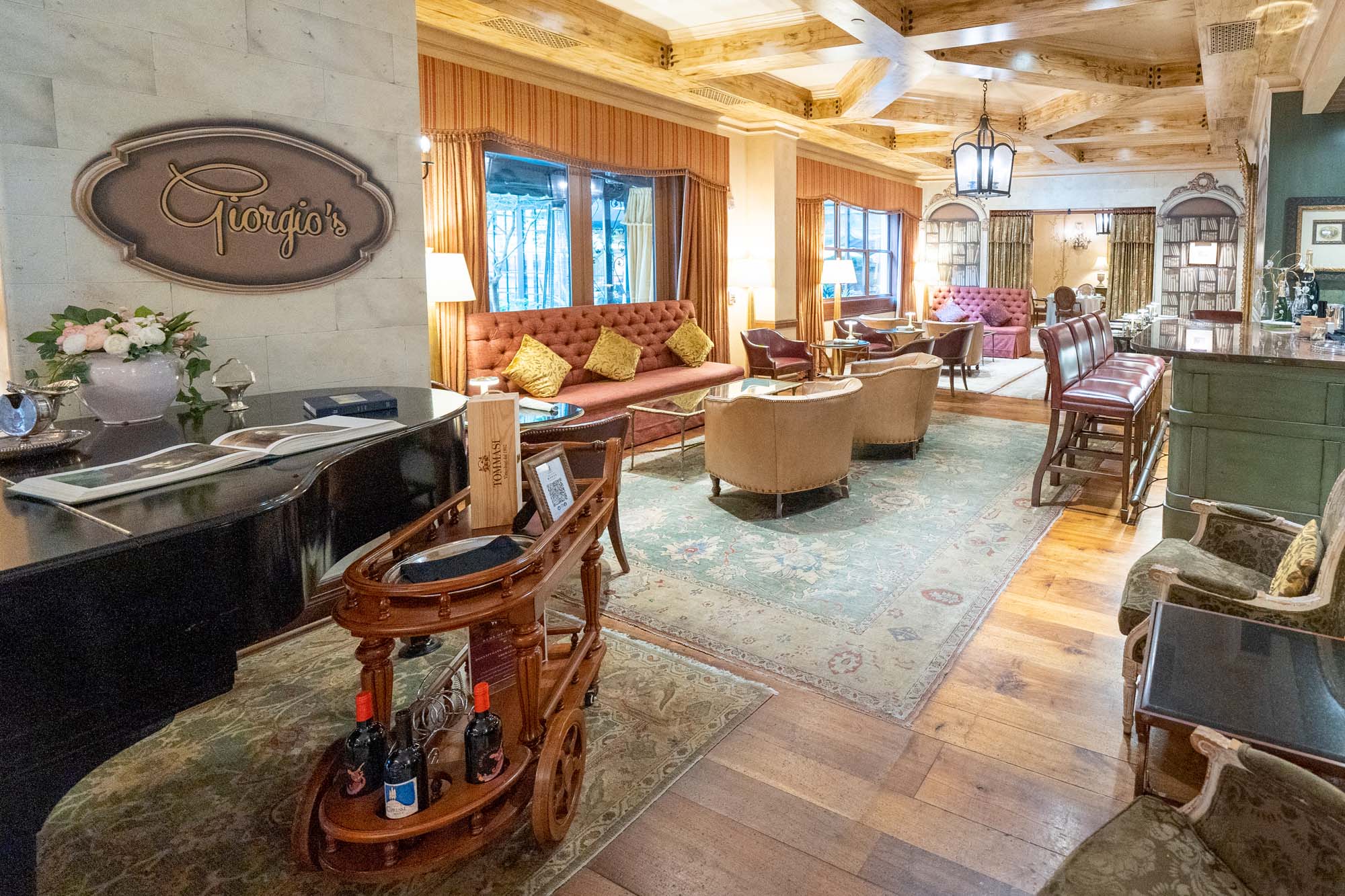 Giorgio's Bar and Table